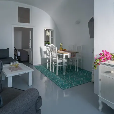 Cave Agapi Daire Oia