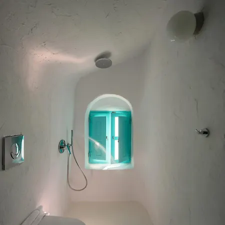 Cave Agapi *
