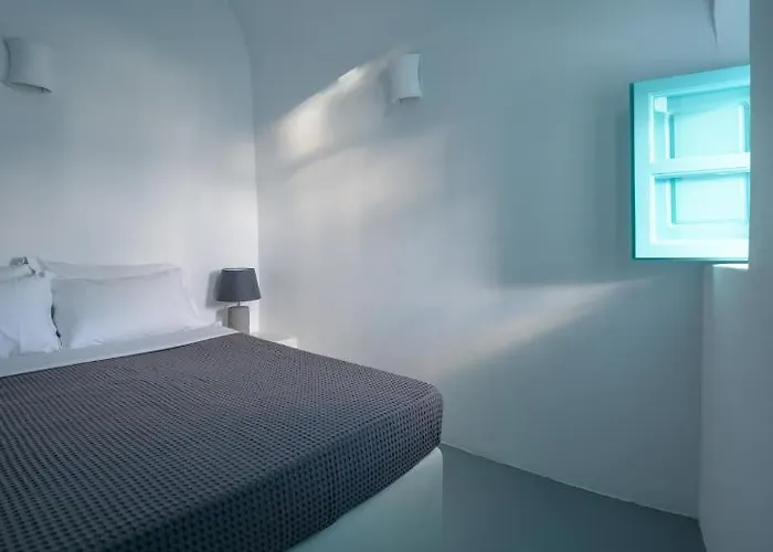 Cave Agapi Oia (Santorini)